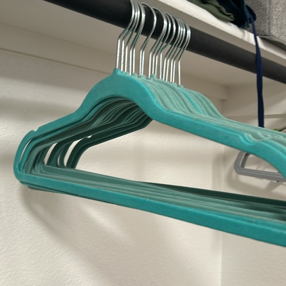 Set of 22 felt hangers - Picture 2 of 3